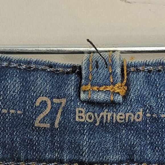 Levi's Women's Boyfriend Straight Jeans Size 27 Medium Wash Blue Denim 29x26 - Picture 4 of 13